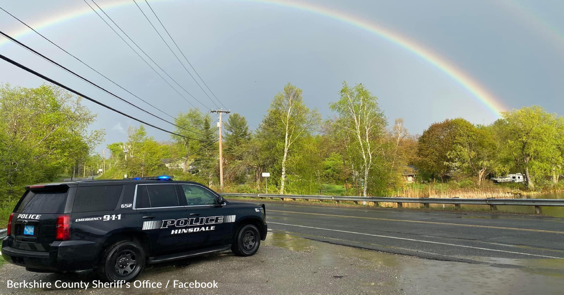 Police Officer Performs Random Act Of Kindness For Kids At The Lake