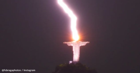 Photographer Captures Exact Moment Lightning Strikes Christ The Redeemer Statue