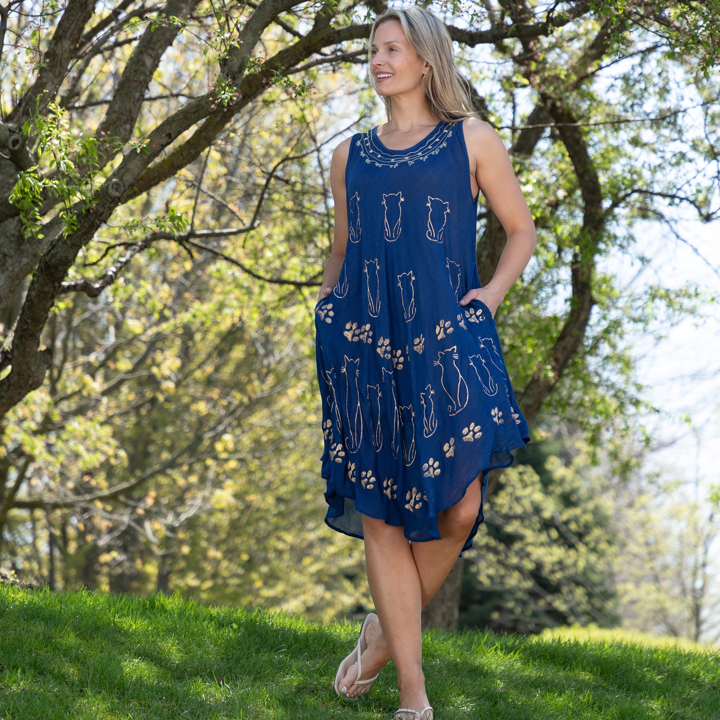 Golden Cats Sleeveless Lightweight Dress with Pockets