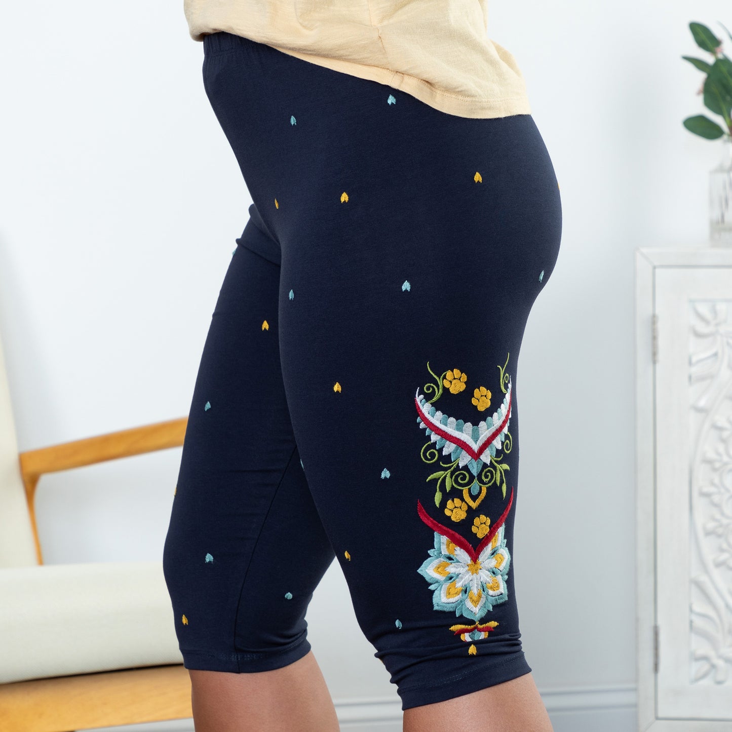 Embroidered Stretch Capris