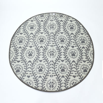 Blooming Paw Print Vines Reversible Patio Rug