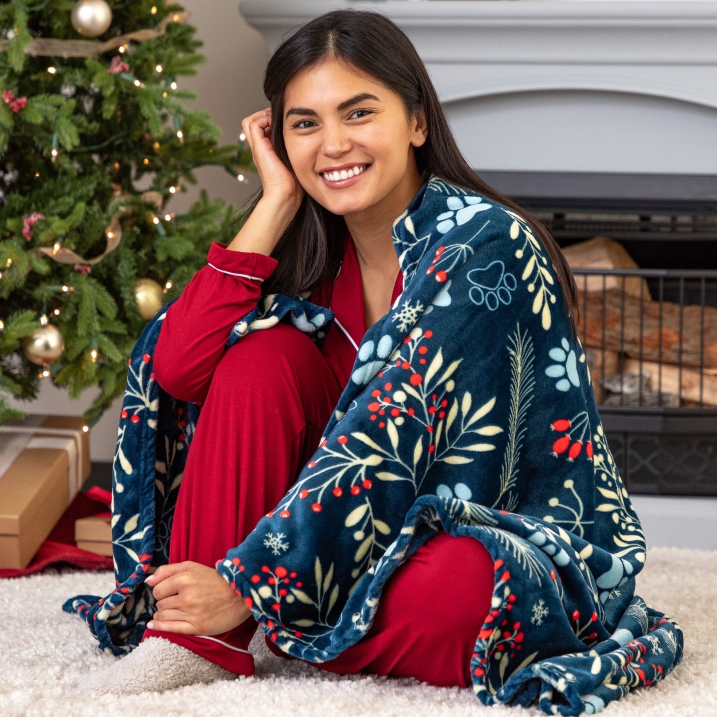 Super Cozy&trade; Fleece Paw Print Throw Blanket