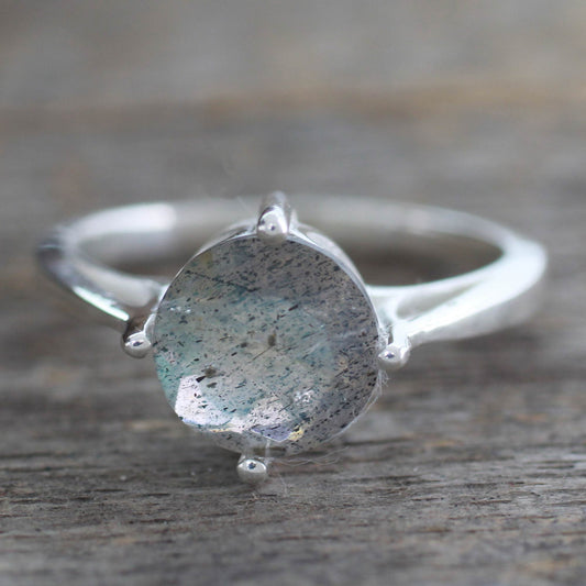 India Enthusiasm Labradorite Solitaire Ring in Sterling Silver from India
