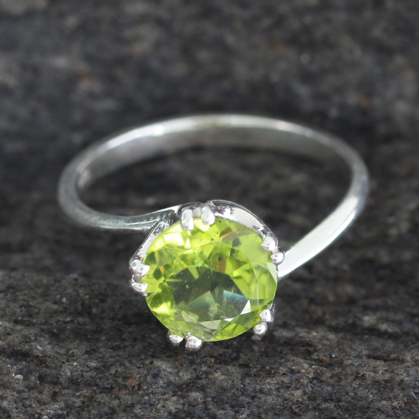 Delhi Crown Sterling Silver and Peridot Ring Hand Made Modern Jewelry