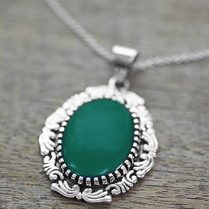 Magnificent Green Hand Crafted Green Onyx Pendant Necklace from India