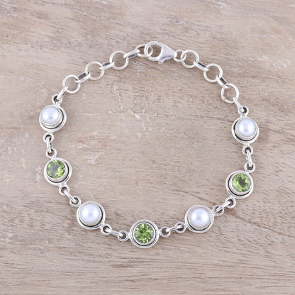 Elegant Glitter Peridot and Cultured Pearl Link Bracelet from India