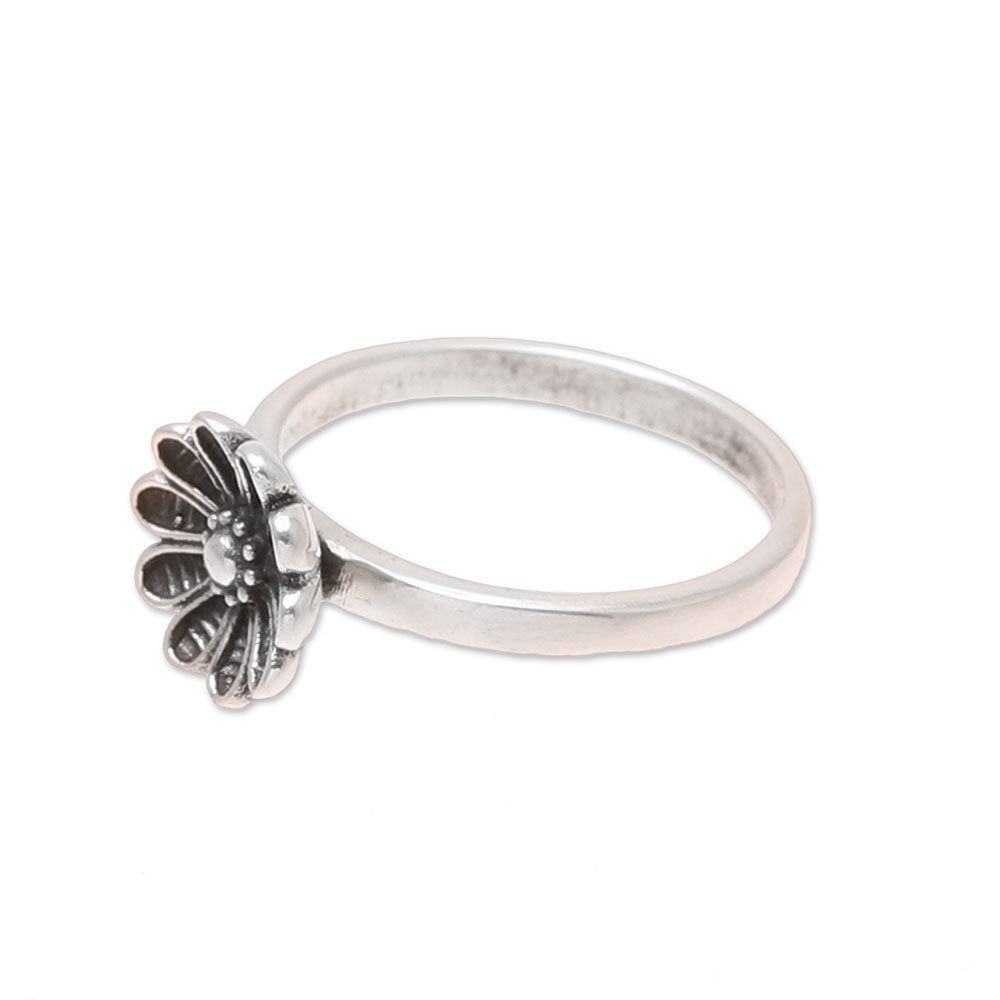 Daisy Appeal Daisy Flower Sterling Silver Cocktail Ring from India