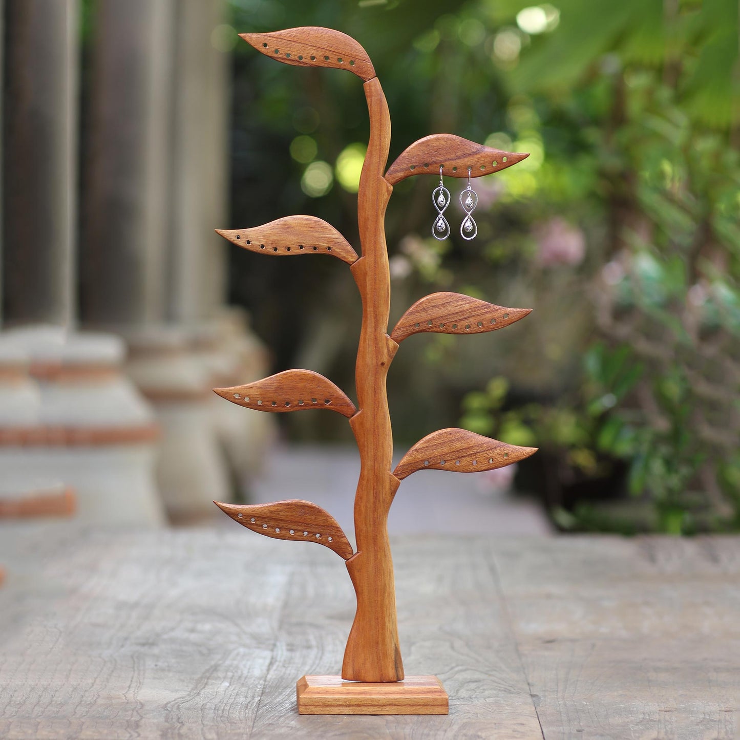 Daun Salam in Brown Handmade Jempinis Wood Leaf-Themed Jewelry Holder (21 Inch)